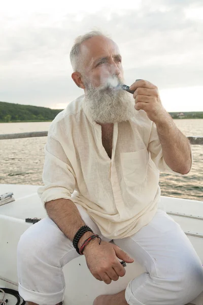 Old Sailor His Boat Smoking — Stock Photo, Image