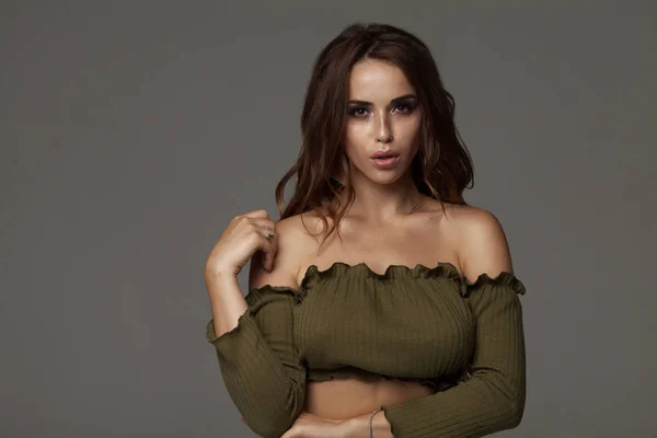 Kadın vücut. Sütyen modeli. Plastik cerrahi. Kadın meme. Kadın vücut şekli. Göğüs boobs, plastik cerrahi sonrası kadın. Çekici kız onu sutyen sunulması meme yakın çekim. Kadın iç çamaşırı.