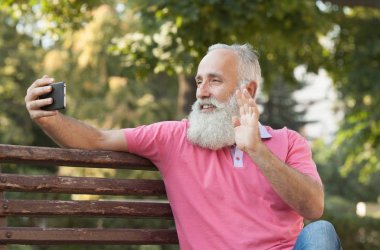 Komuta sizde Parkı'nda bir Selfie alarak sakallı.