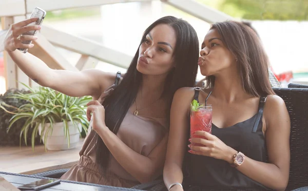 Two Smiling Young Women Sitting City Cafe Making Faces While — Stock Photo, Image