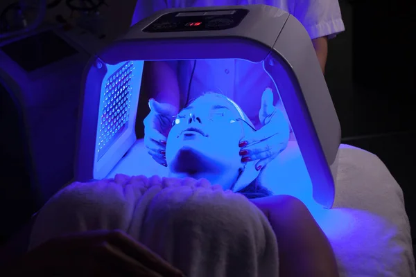 Young Woman Having Led Light Facial Treatment Beauty Salon — Stock Photo, Image