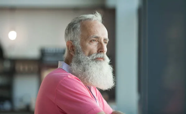 Old Men Pink Shirt Gray Beard Standing Next Big Window — Stock Photo, Image