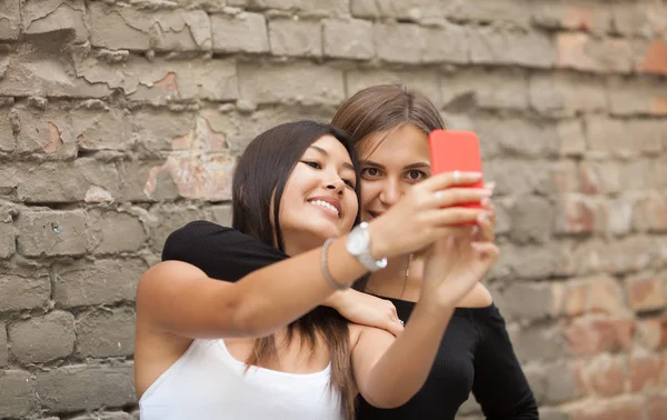 Two Young Female Friends Taking Picture Themselves Smart Phone Selfie — Stock Photo, Image