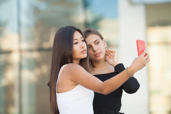 Two Young Female Friends Taking Picture Themselves Smart Phone Selfie — Stock Photo, Image