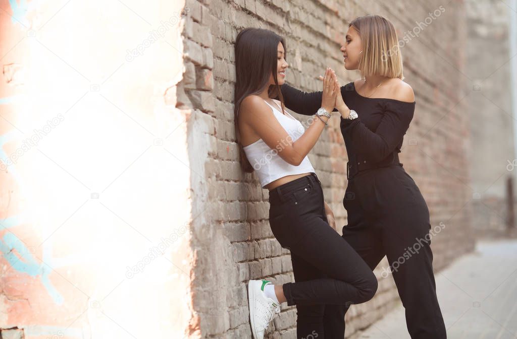 Yosh blondalar bilan jinsiy aloqa