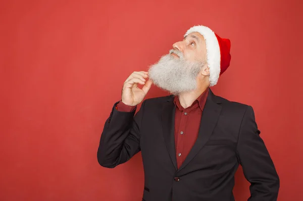 Szép Magas Rangú Ember Szakállas Karácsonyi Kalapban Santa Claus Kíván — Stock Fotó
