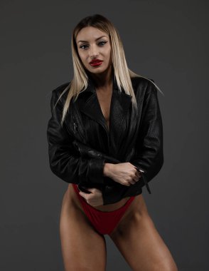 İdeal kadın popo ve kalça. Kırmızı külotlu kadın kıçları. Güzellik eşek ve popo ile seksi kız. Seksi vücut ve eşek.