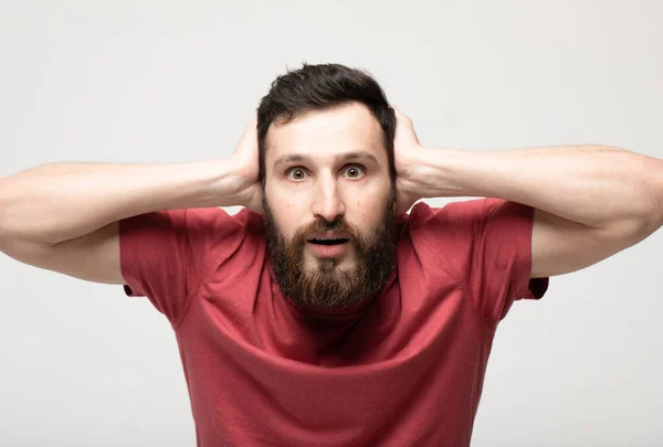 Imagem Homem Emocional Dos Anos Com Barba Bigode Agarrando Cabeça — Fotografia de Stock