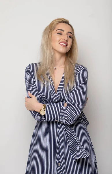 Hermosa Mujer Sonriente Con Piel Limpia Maquillaje Natural Dientes Blancos — Foto de Stock