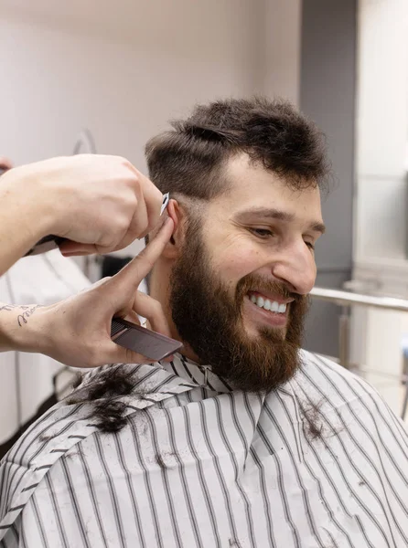 Peluquería Elegante Corte Pelo Del Cliente Peluquería Barba Hombre Conseguir — Foto de Stock
