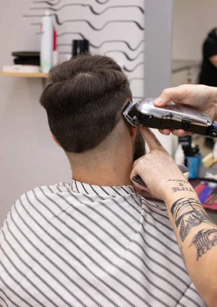 Peluquería Elegante Corte Pelo Del Cliente Peluquería Barba Hombre Conseguir — Foto de Stock