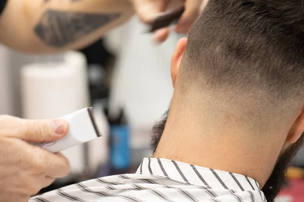 Peluquería Elegante Corte Pelo Del Cliente Peluquería Barba Hombre Conseguir — Foto de Stock