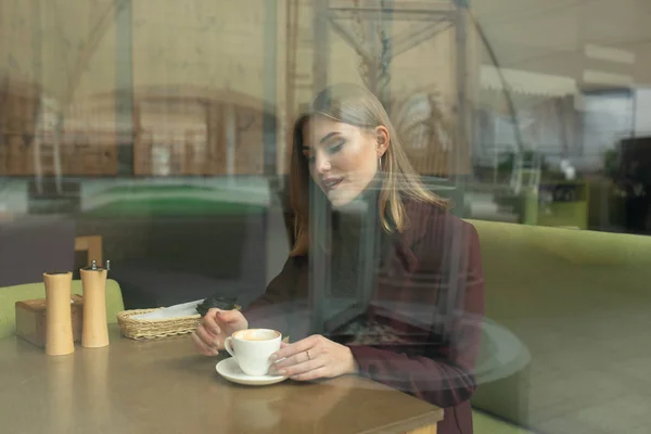 Girl Holds Coffee Cup Local Coffee Shop Concept Photo Window — Stock Photo, Image