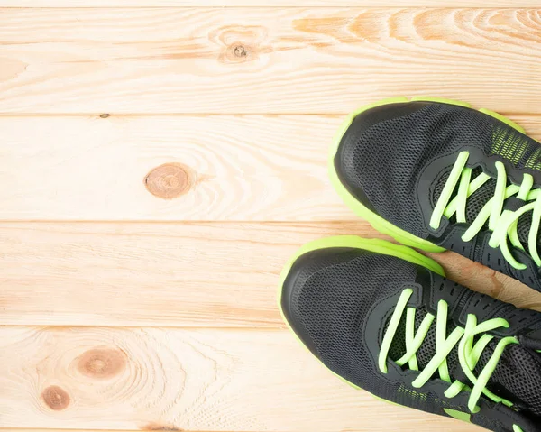 Moderne Scarpe Ginnastica Trendy Vecchio Sfondo Legno Retrò — Foto Stock