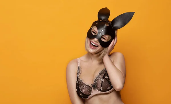 Påskharen Flicka Hot Och Sexig Mode Porträtt Flicka Bunny Mask — Stockfoto