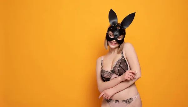 Påskharen Flicka Hot Och Sexig Mode Porträtt Flicka Bunny Mask — Stockfoto