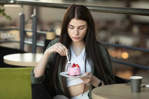 Portrait Happy Woman Eating Piece Cake Drinking Coffee While Sitting — Stock Photo, Image