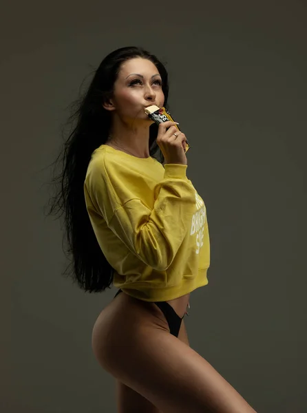 Tökéletes Szexi Részlet Egy Szürke Hátterű Női Testről Nagyseggű — Stock Fotó