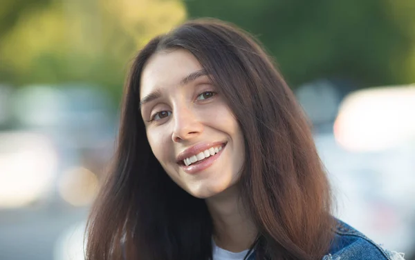 Portrait Young Smiling Brunette Woman Denim Jacket — Stock Photo, Image