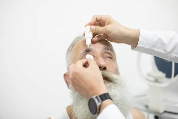 Crop Photo Doctor Burying Bearded Senior Man Eyes Drops — Stock Photo, Image