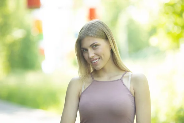 Young Smiling Woman Outdoors Portrait — Stock Photo, Image