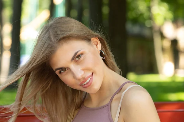 Young Smiling Woman Outdoors Portrait — Stock Photo, Image