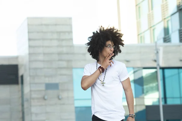 Young Black Man Curly Hair Smoking Outdoors — Stock Photo, Image