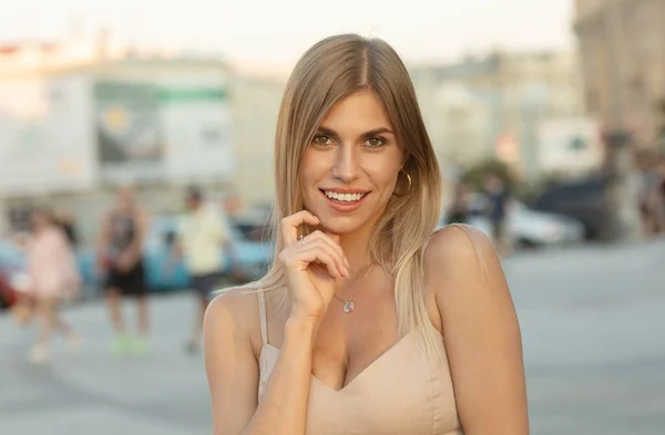 Portrait Young Happy Smiling Woman Outdoor Street — Stock Photo, Image