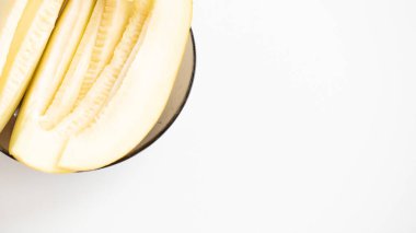 kavun dilimleri beyaz arkaplanda izole.