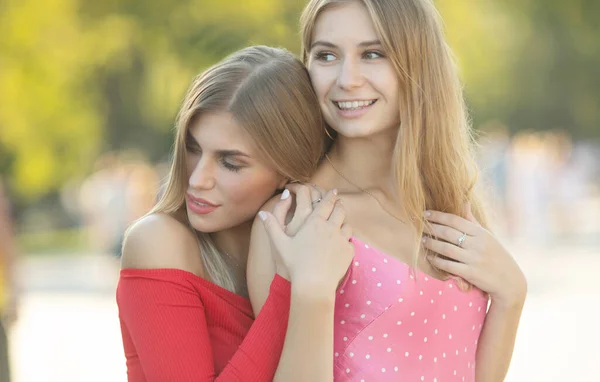 Two Women Friends Laughing Perfect White Teeth Blurred Background — Stock Photo, Image