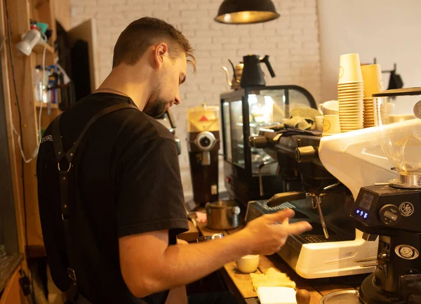 Barista Preparar Café Café — Fotografia de Stock