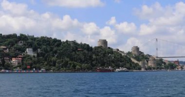 İstanbul'da Fatih Sultan Mehmet köprüsü ile Boğaz manzarası