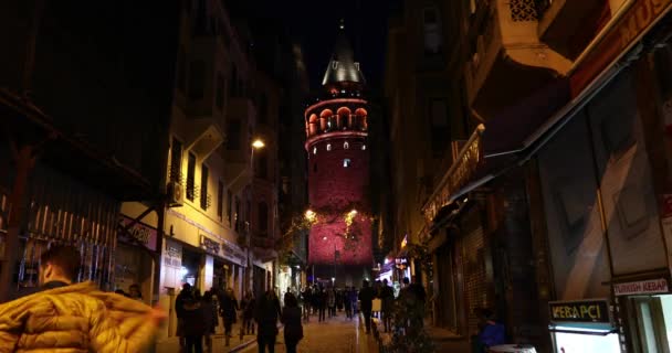 Вид на старую башню Галата ночью — стоковое видео
