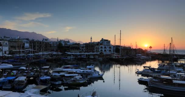 Girne régi kikötő naplemente TimeLapse — Stock videók