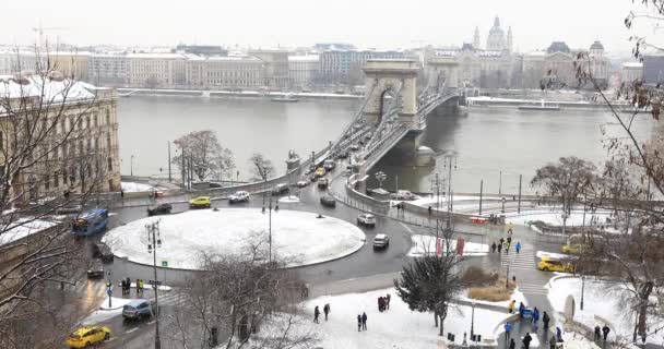 布达佩斯冬季多瑙河链桥 — 图库视频影像