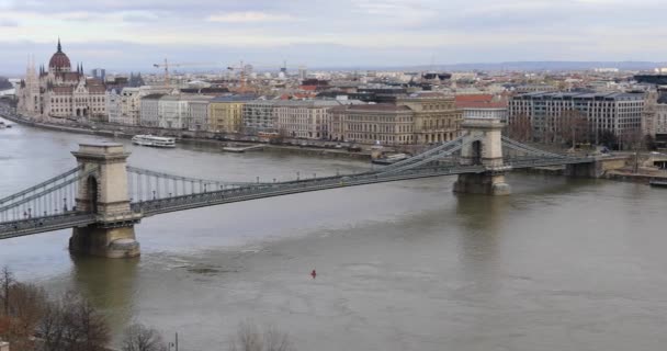 Widok z lotu ptaka mostu Łańcuchowego — Wideo stockowe