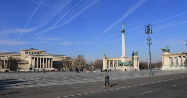 Plaza de los Héroes en Budapest — Vídeo de stock