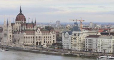 Budapeşte'de Tuna Nehri ile Tbmm binasının havadan görünümü