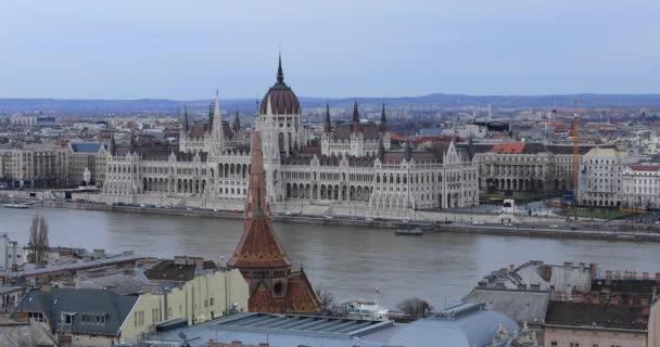 Parlamento binası ile eski şehir Budapeşte havadan görünümü — Stok video