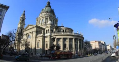 Kış aylarında St. Stefan bazilikası dış görünümü