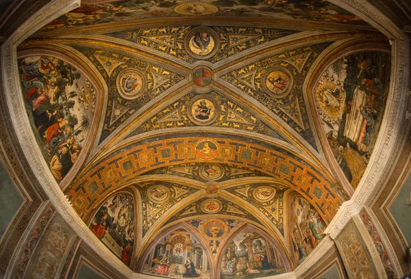 Потолок в Ватикане, Ватикан, Рим, Италия — стоковое фото