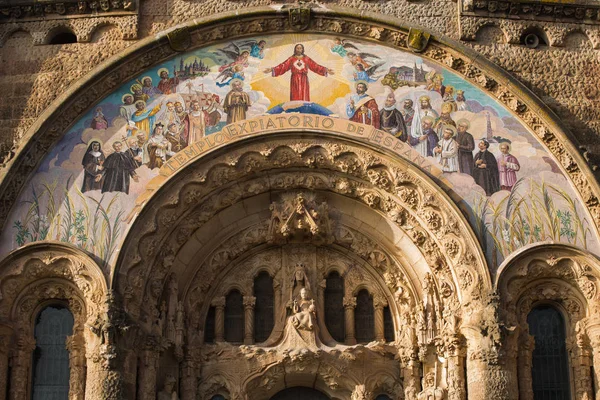 Vista de cerca de Pintar la Basílica del Tibidabo — Foto de Stock