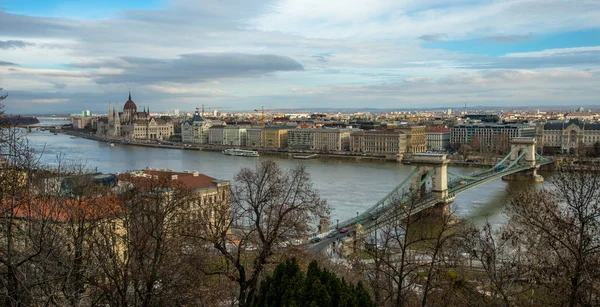 Luftaufnahme der Kettenbrücke über die Donau in Budapest — Stockfoto