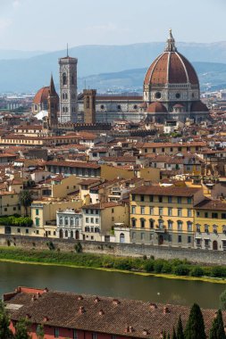 Santa Maria del Fiore ile Floransa şehir manzarası