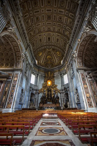 Vista interior da Basílica de São Pedro no Vaticano — Fotografia de Stock
