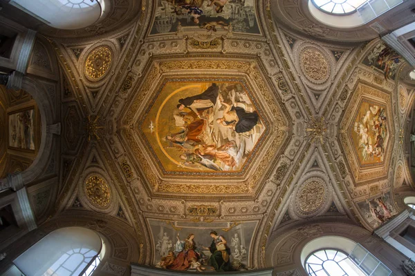 Teto no Vaticano na Cidade do Vaticano, Roma, Itália — Fotografia de Stock