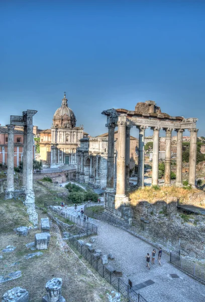 En vy över Forum Romanum i Rom på soliga sommardagar — Stockfoto