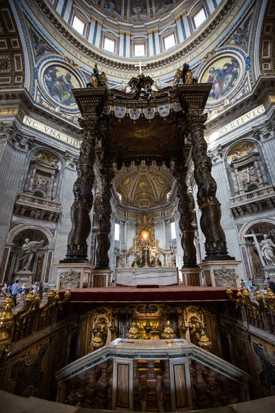 Vista interior da Basílica de São Pedro no Vaticano — Fotografia de Stock