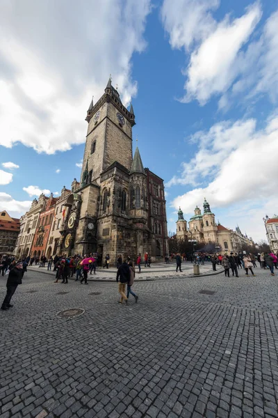 Староместская площадь и средневековые часы в Праге — стоковое фото