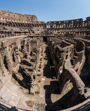 Roma İtalya'da Kolezyum bir iç görünümü